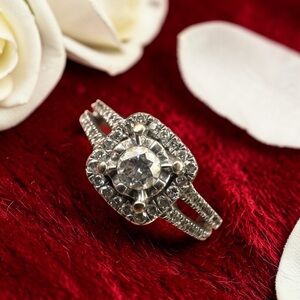 14K White Gold Diamond Halo Engagement Ring. Approx. 1 CTW Size 5 Split Shank